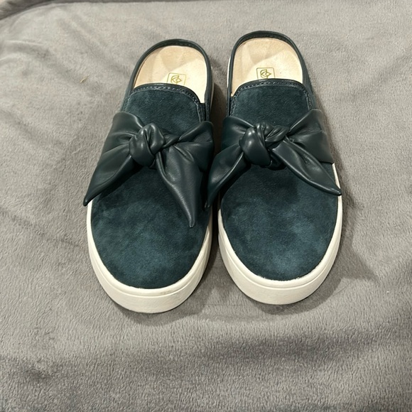 Spenco Shoes - NWOT Spenco slip on green suede shoes with bow. Size 8 1/2. Excellent condition